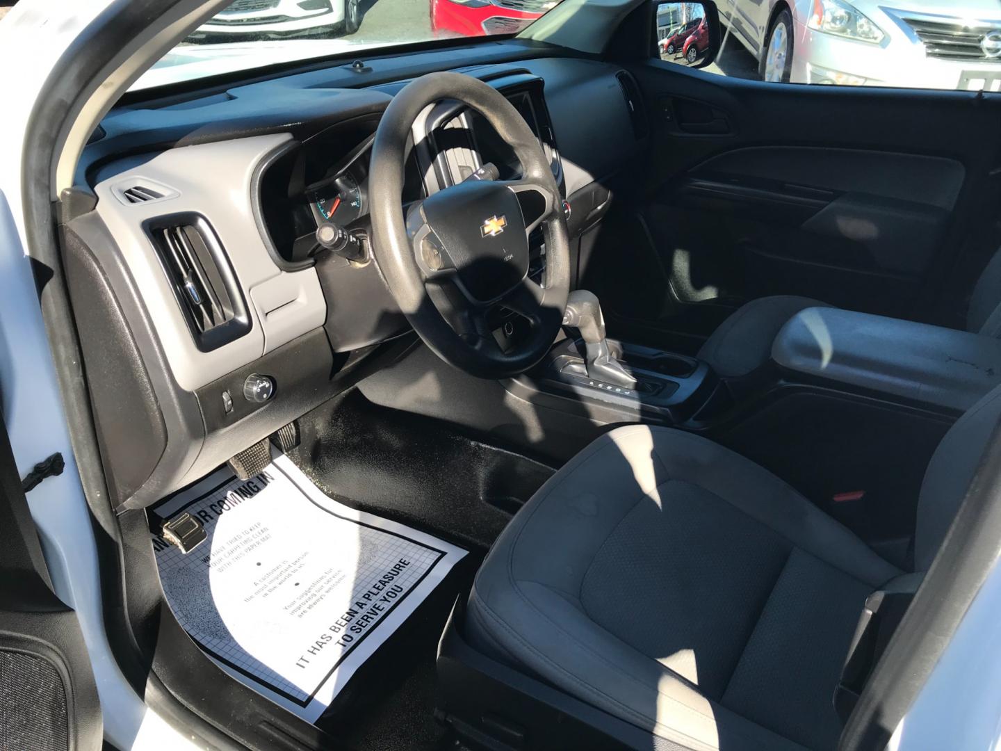 2019 White /Gray Chevrolet Colorado Work Truck (1GCHSBEA6K1) with an 2.5 V4 engine, Automatic transmission, located at 577 Chester Pike, Prospect Park, PA, 19076, (610) 237-1015, 39.886154, -75.302338 - Photo#8